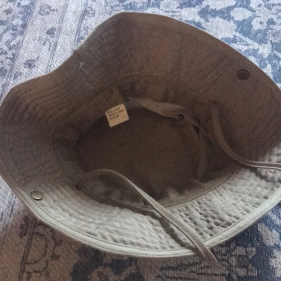Large tan hat - Picture 2 of 3